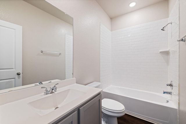 512 Timber Brook DR, Hutto, TX 78634