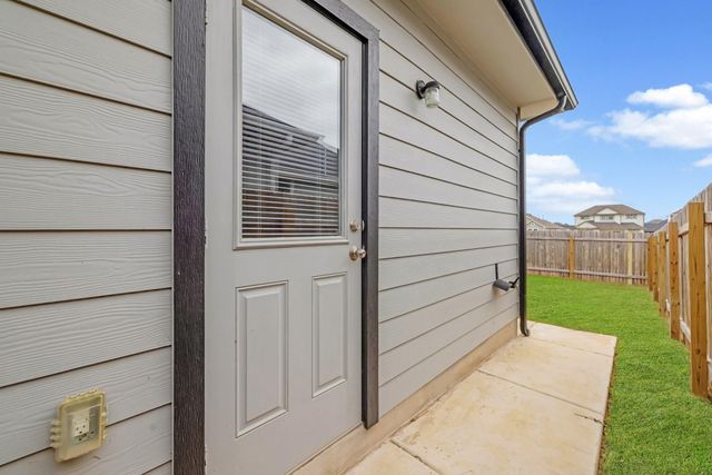 512 Timber Brook DR, Hutto, TX 78634