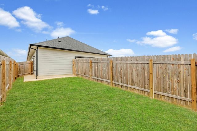 512 Timber Brook DR, Hutto, TX 78634