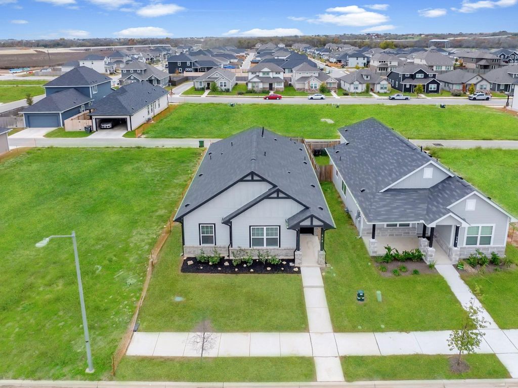 512 Timber Brook DR, Hutto, TX 78634