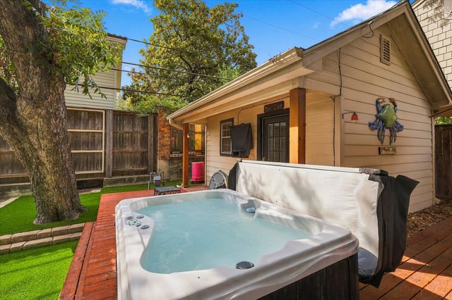 1500 Clover Lane, Fort Worth, TX 76107