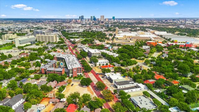 1500 Clover Lane, Fort Worth, TX 76107