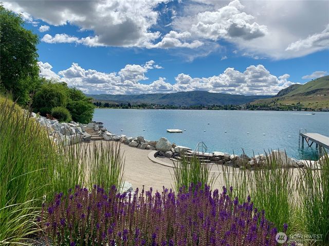 523 Mackinaw Lane, Chelan, WA 98816