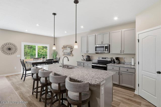 135 Strawberry Field Dr, Mt Washington, KY 40047