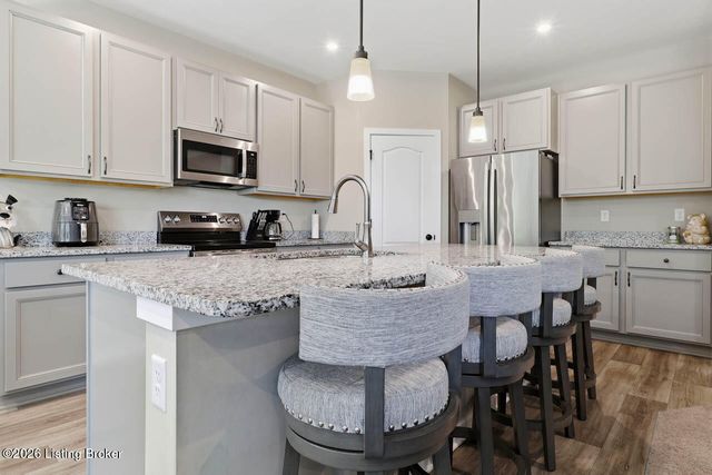 135 Strawberry Field Dr, Mt Washington, KY 40047