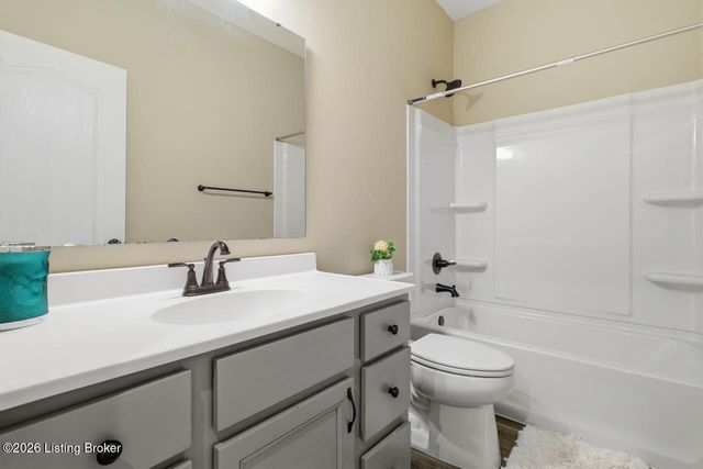 135 Strawberry Field Dr, Mt Washington, KY 40047