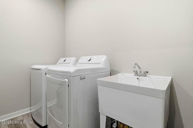 135 Strawberry Field Dr, Mt Washington, KY 40047