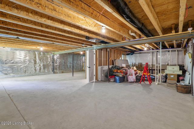 135 Strawberry Field Dr, Mt Washington, KY 40047