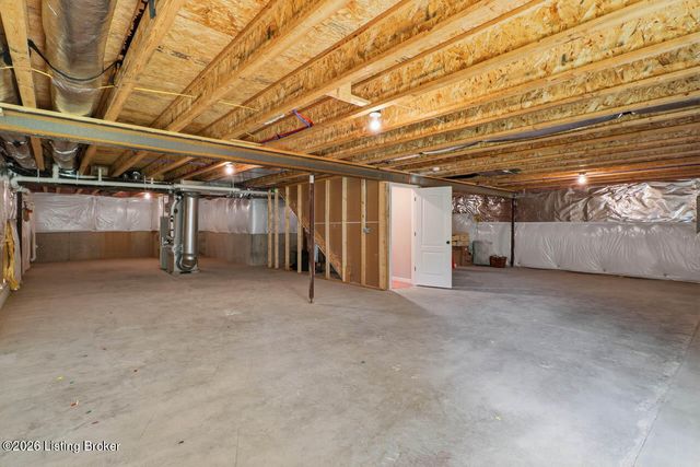 135 Strawberry Field Dr, Mt Washington, KY 40047