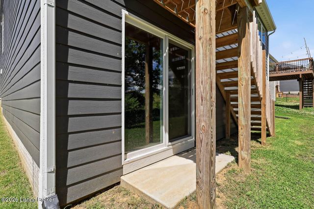 135 Strawberry Field Dr, Mt Washington, KY 40047