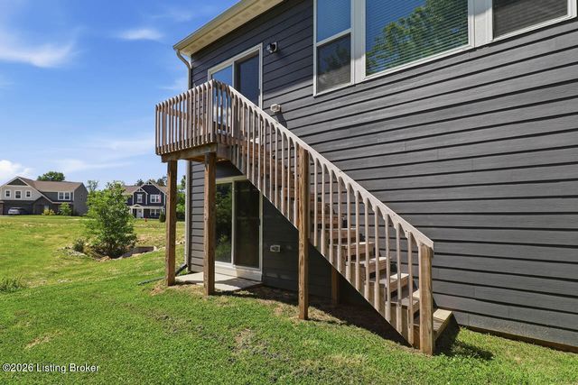 135 Strawberry Field Dr, Mt Washington, KY 40047