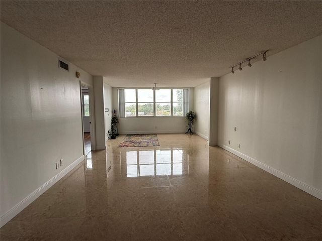 2521 NW 104th Avenue 302, Sunrise, FL 33322
