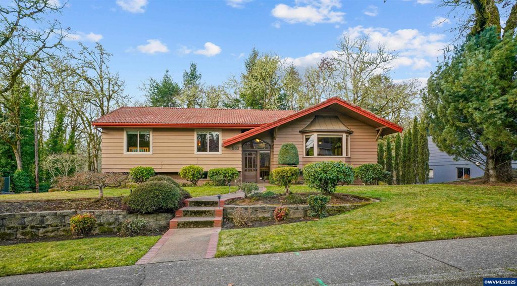 553 NW Douglas St, Dallas, OR 97338