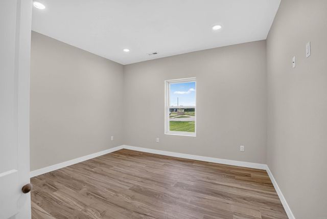 4467 Charm Drive, Waterloo, IA 50701