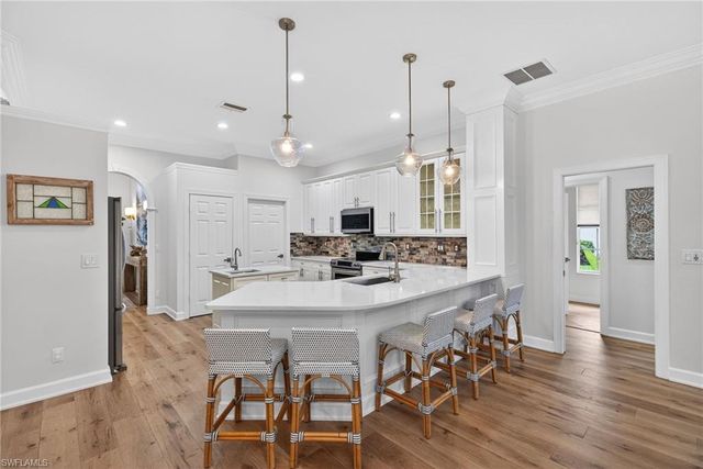 15859 Delasol LN, Naples, FL 34110