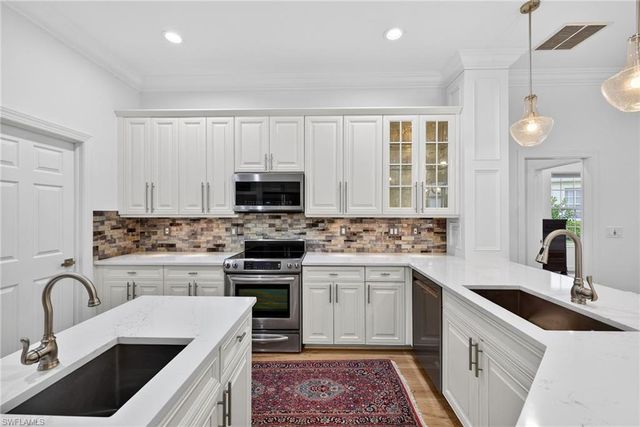 15859 Delasol LN, Naples, FL 34110