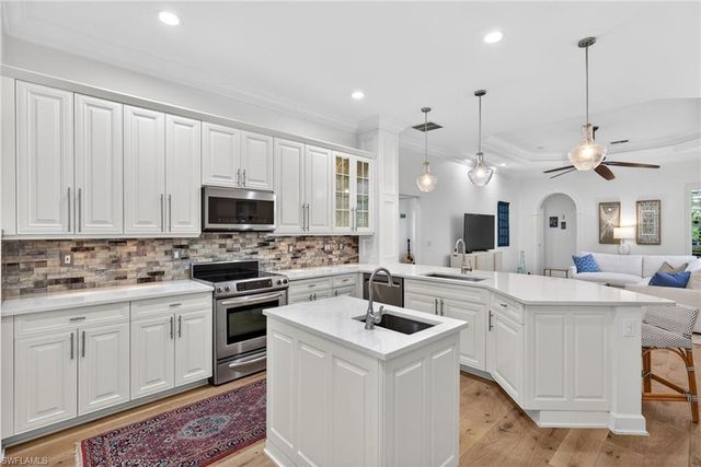 15859 Delasol LN, Naples, FL 34110