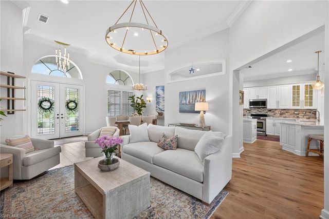 15859 Delasol LN, Naples, FL 34110