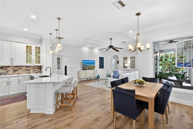 15859 Delasol LN, Naples, FL 34110