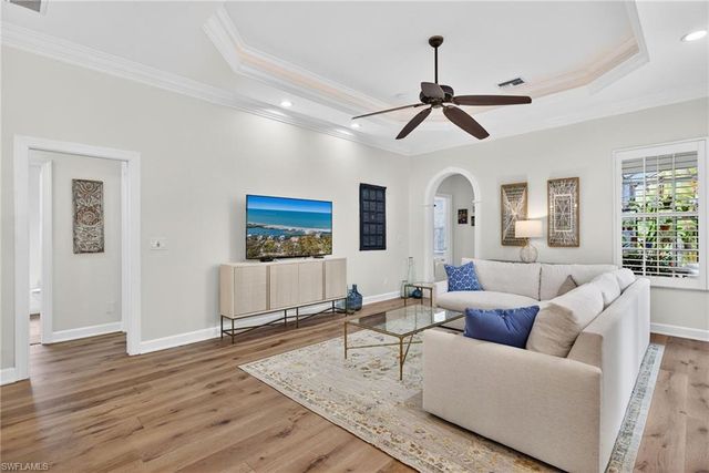 15859 Delasol LN, Naples, FL 34110