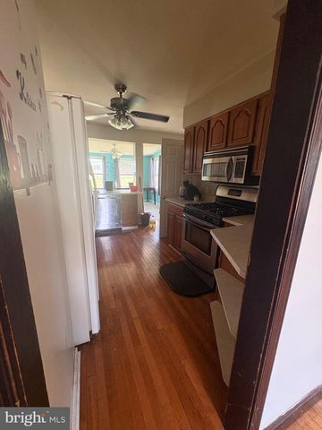 302 BREWSTER DR, Newark, DE 19711