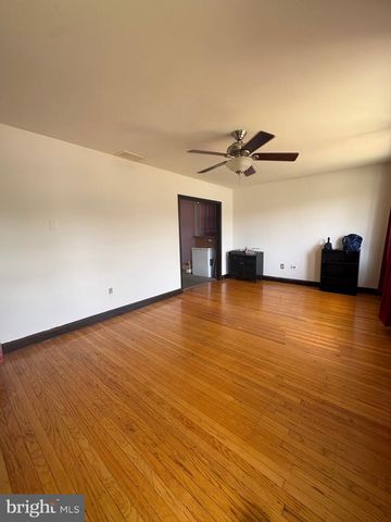 302 BREWSTER DR, Newark, DE 19711