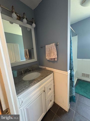 302 BREWSTER DR, Newark, DE 19711