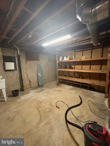 302 BREWSTER DR, Newark, DE 19711