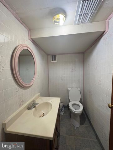 302 BREWSTER DR, Newark, DE 19711
