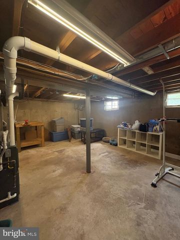 302 BREWSTER DR, Newark, DE 19711