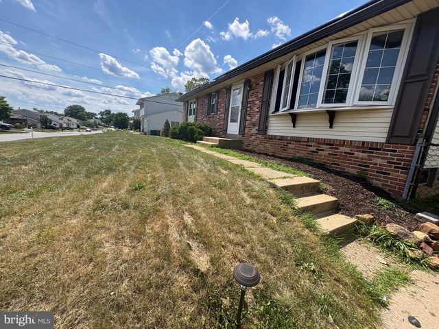 302 BREWSTER DR, Newark, DE 19711