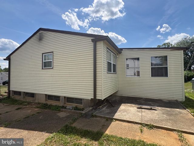 302 BREWSTER DR, Newark, DE 19711