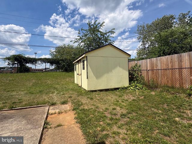 302 BREWSTER DR, Newark, DE 19711