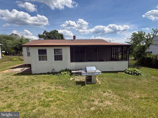 302 BREWSTER DR, Newark, DE 19711