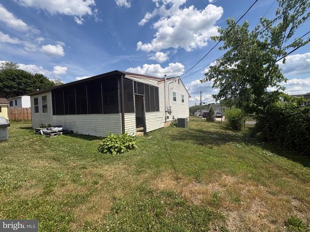 302 BREWSTER DR, Newark, DE 19711
