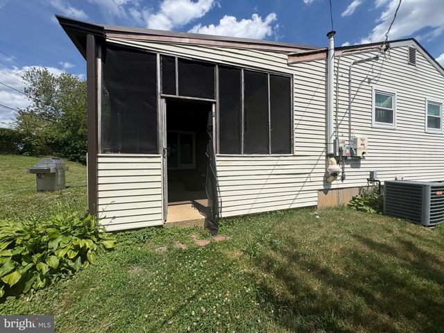 302 BREWSTER DR, Newark, DE 19711
