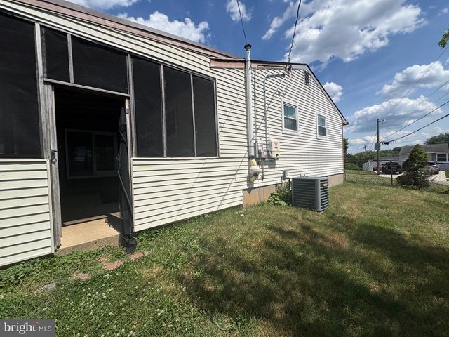 302 BREWSTER DR, Newark, DE 19711