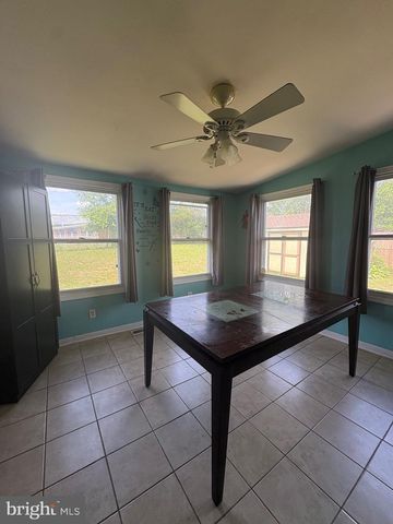 302 BREWSTER DR, Newark, DE 19711