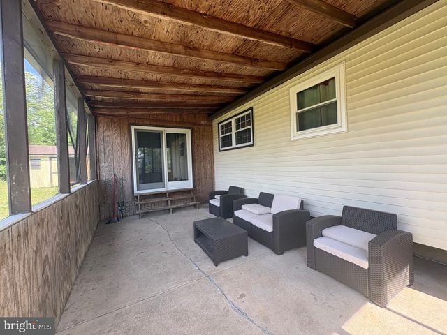 302 BREWSTER DR, Newark, DE 19711