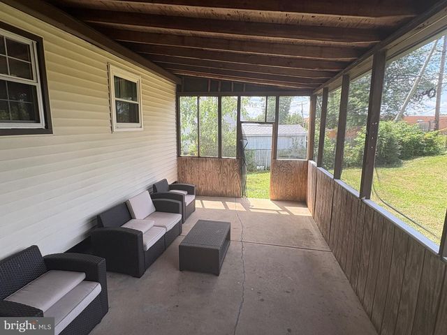 302 BREWSTER DR, Newark, DE 19711