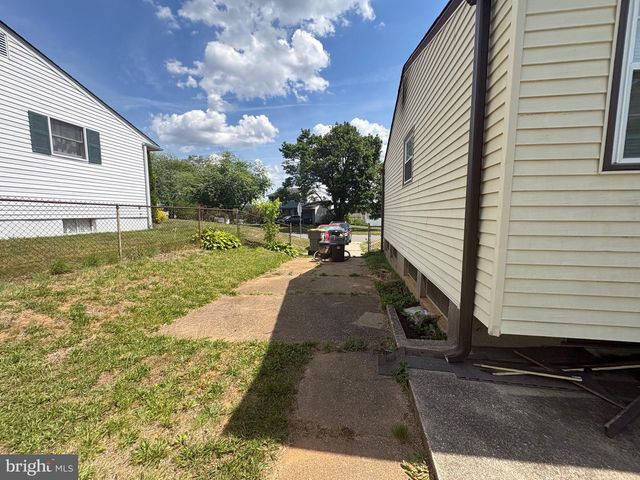 302 BREWSTER DR, Newark, DE 19711