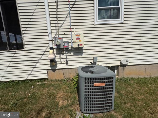 302 BREWSTER DR, Newark, DE 19711