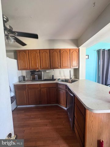 302 BREWSTER DR, Newark, DE 19711