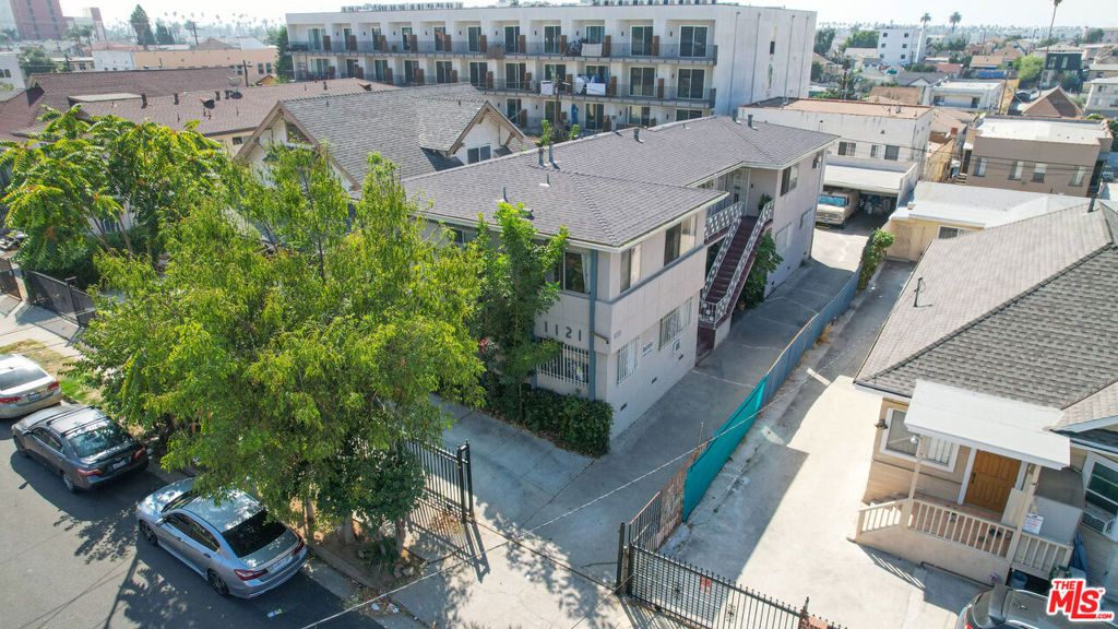 1121 S Mariposa Avenue, Los Angeles, CA 90006 — exterior