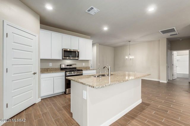 1155 S Nedra Place, Vail, AZ 85641