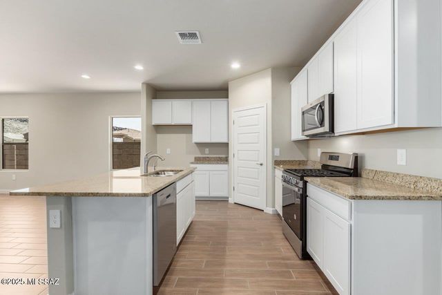 1155 S Nedra Place, Vail, AZ 85641