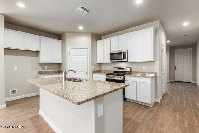 1155 S Nedra Place, Vail, AZ 85641