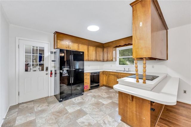 179 Pondview Drive, Wilkesboro, NC 28697