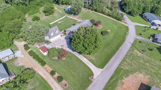 179 Pondview Drive, Wilkesboro, NC 28697