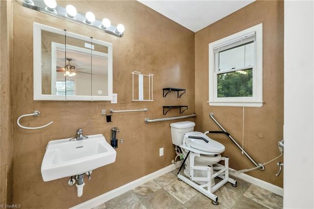 179 Pondview Drive, Wilkesboro, NC 28697